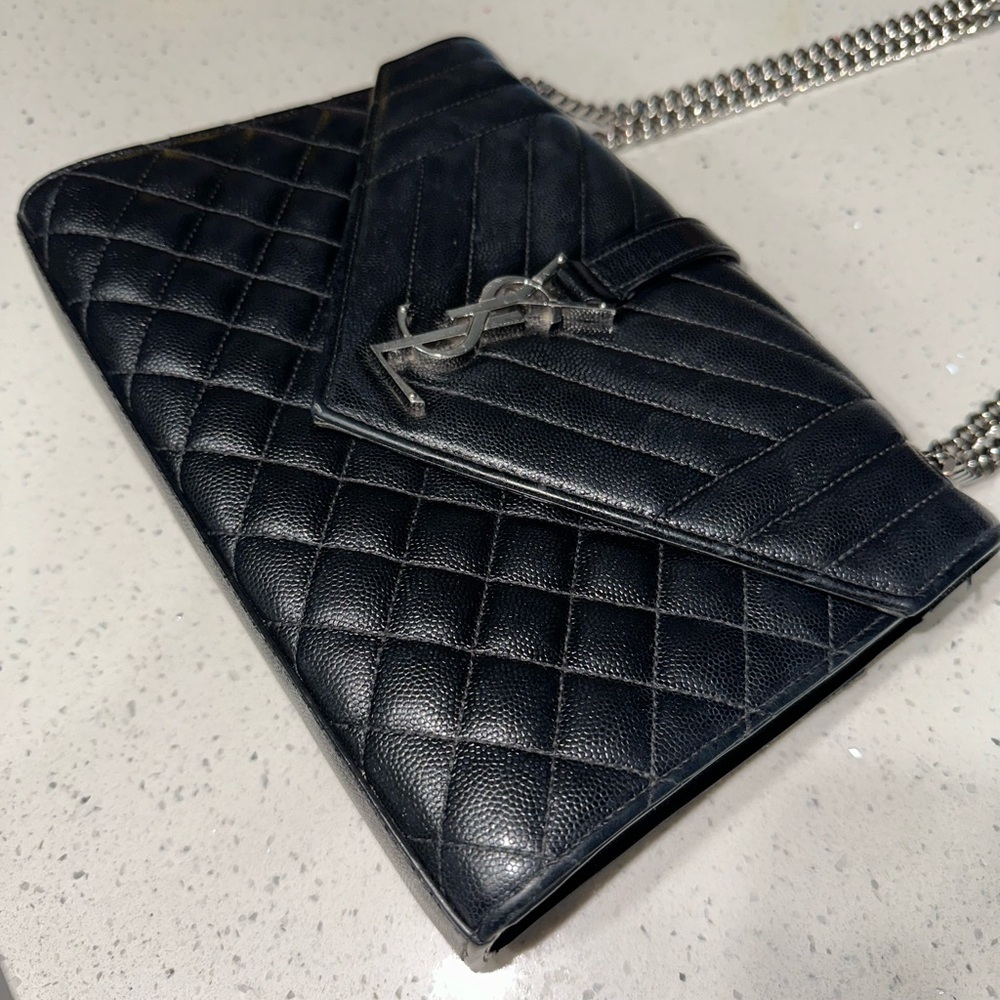 Saint Laurent
Envelope Medium in Quilted Grain De Poudre Embossed Leather - Picture 5 of 14